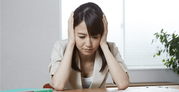 ストレスを抱える女性